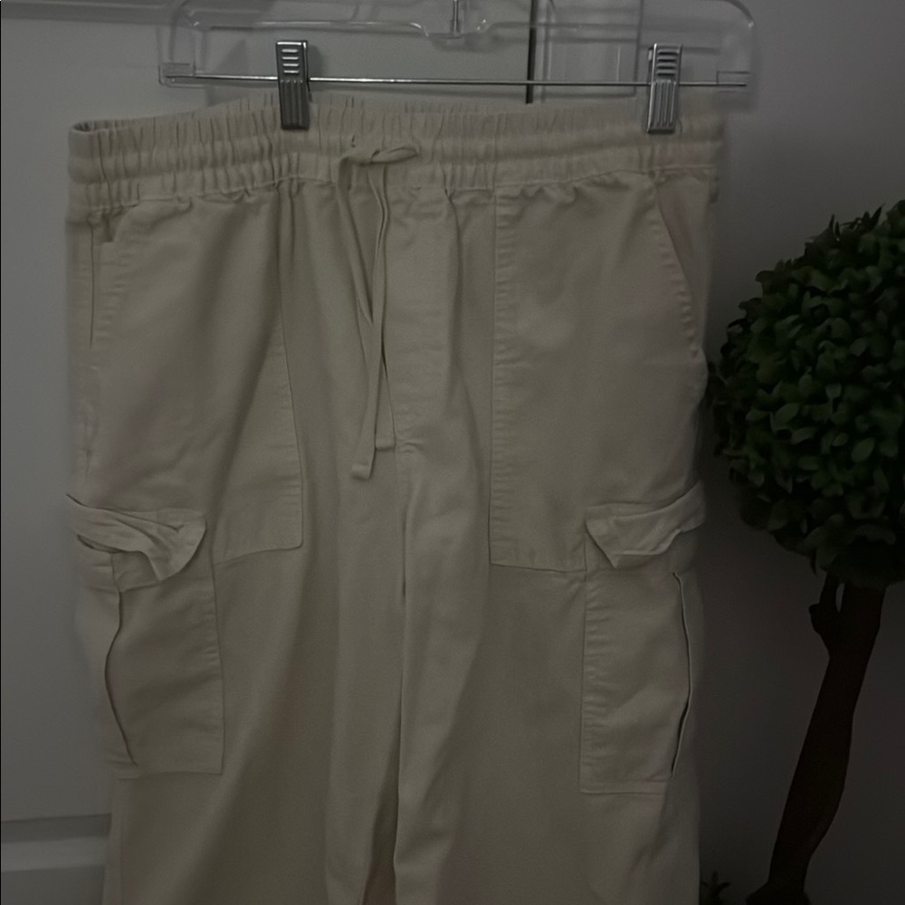 Women’s Aerie Cream Cargo Pants